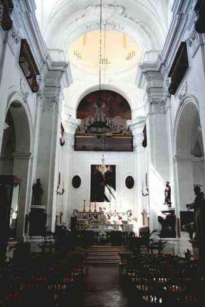 Interno della chiesa di S. Leonardo