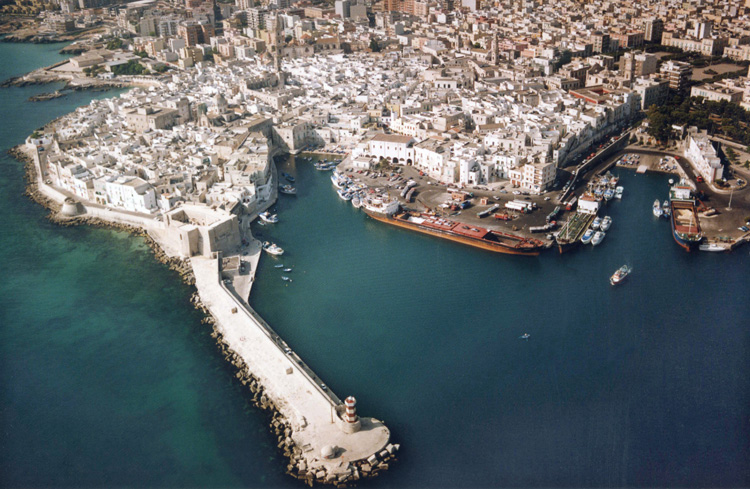 Il Porto di Monopoli (vista dall'alto)